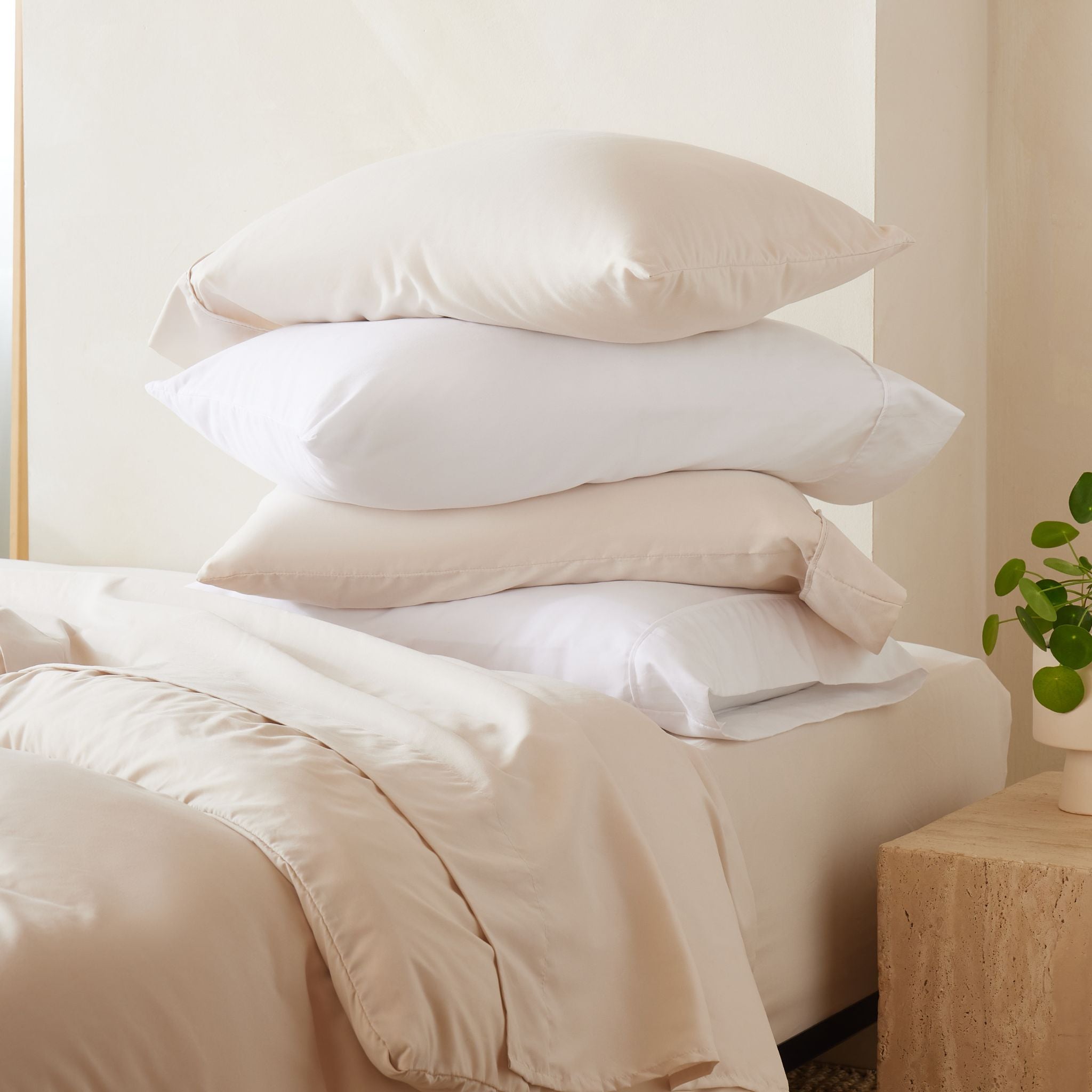 Canada s Softest Pillow in White Hypoallergenic Wrinkle Free Temperature Regulating Bedding. Proudly Canadian